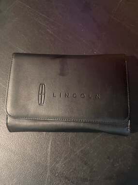 2023 Lincoln Aviator Owner's Manual and Quick Reference Guide with Leather Case